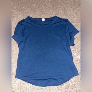 Blue cropped navy tee// large
